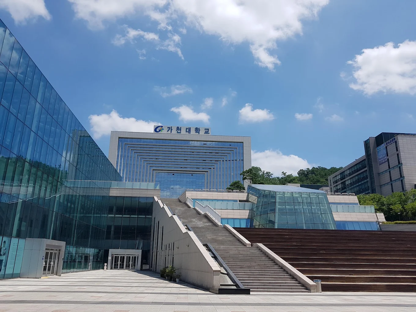Thông tin tuyển sinh hệ tiếng D4-1 tại Đại học Gachon với điều kiện GPA từ 6.8, học phí hợp lý và cơ hội du học gần Seoul