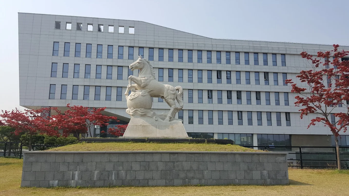 Khuôn viên Đại học Myongji tại Seoul Hàn Quốc