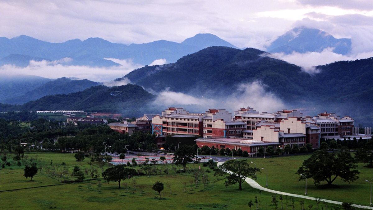 Chương trình du học Đài Loan hệ 1+4 của Đại học Quốc lập Quốc tế Kỵ Nam dành cho học sinh tốt nghiệp THPT muốn học tập quốc tế và mở rộng cơ hội nghề nghiệp sau tốt nghiệp